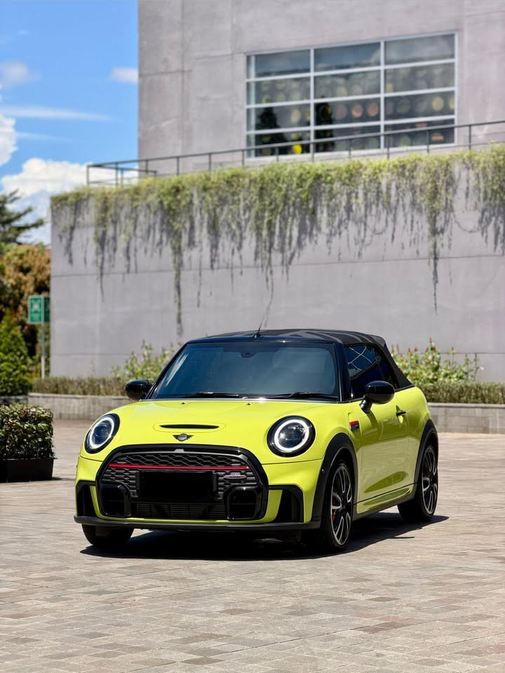 MINI COOPER 2.0L JCW (John Cooper Works)