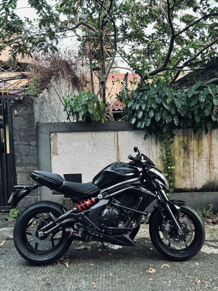Kawasaki ER650N ( black mettalic )