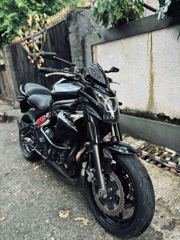 Kawasaki ER650N ( black mettalic )