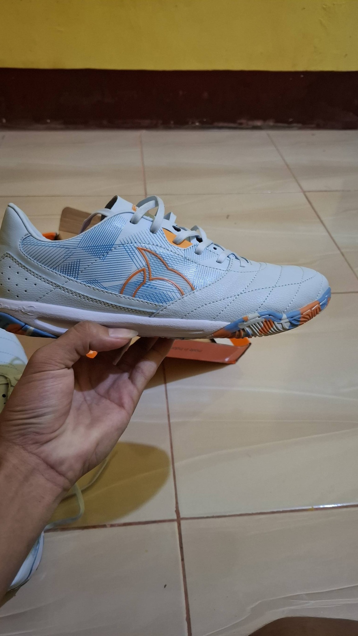 Sepatu Futsal Original Size 43 – Baru 1x Pakai, Mulus Like New