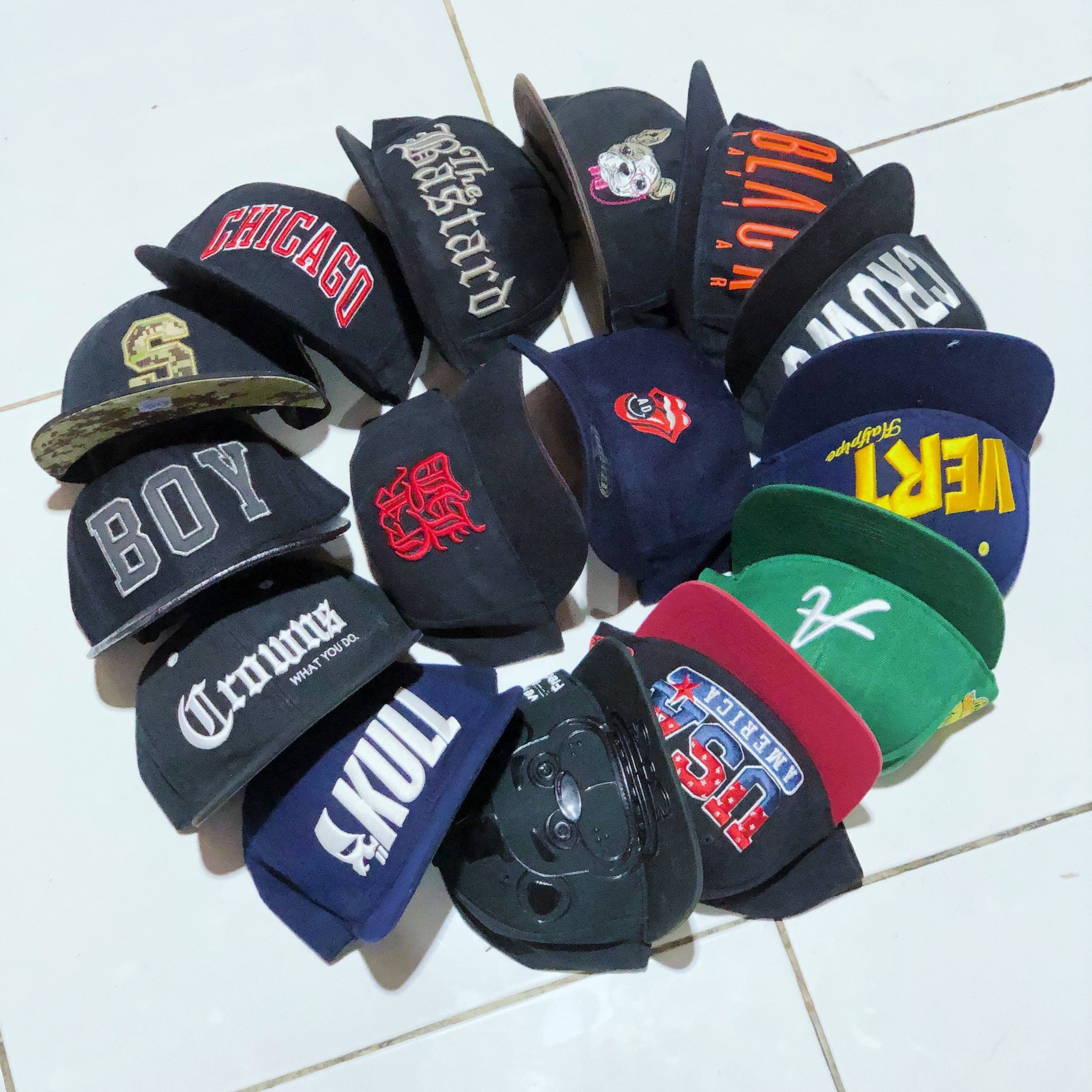 JUAL TOPI KEREN – READY STOCK, JANGAN SAMPAI KEHABISAN! 🔥