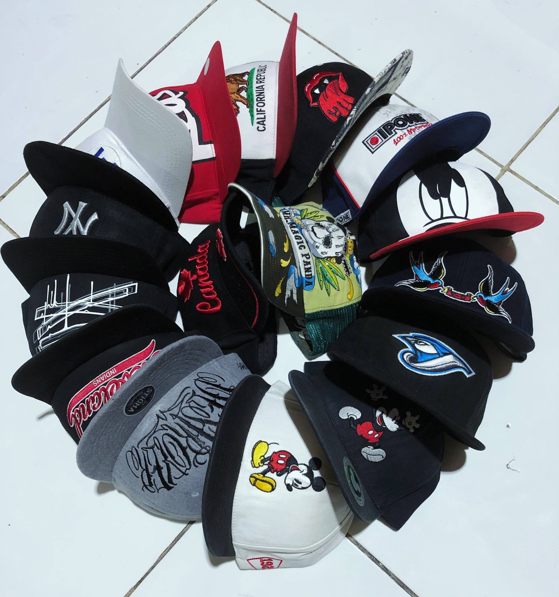 JUAL TOPI KEREN – READY STOCK, JANGAN SAMPAI KEHABISAN! 🔥