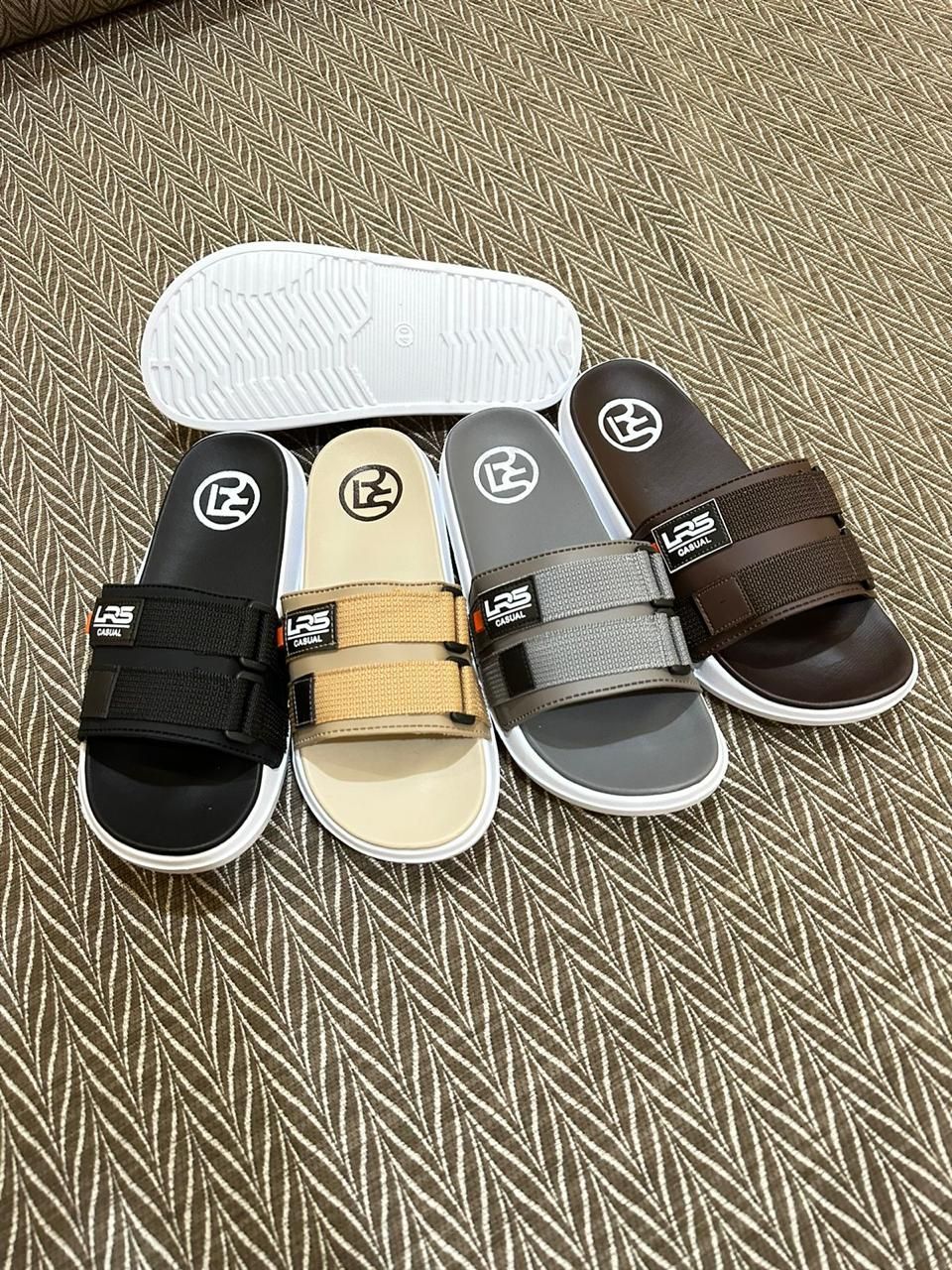 Sandal Slop Pylon Original Brand Lokal – Kuat, Nyaman & Siap Dipakai Harian