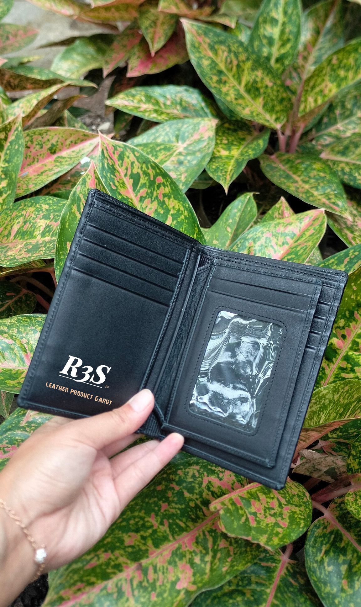 Dompet Kulit Asli Premium – Elegan, Kuat, dan Berkelas ✨