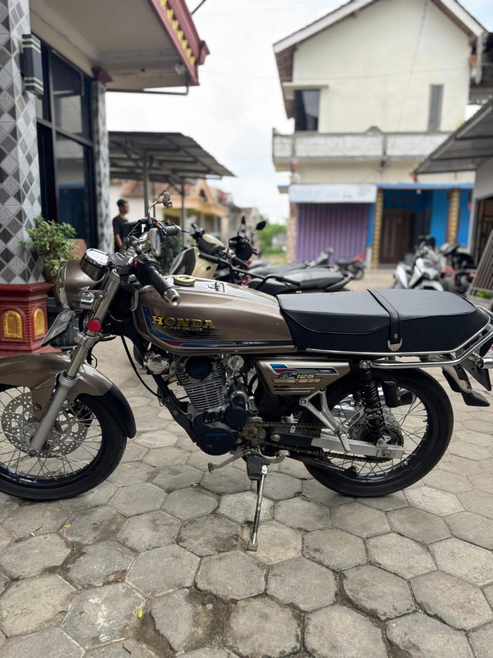 DIJUAL HONDA GL 100 1979 – KLASIK LEGENDARIS, MESIN TIGER, SIAP GAS!