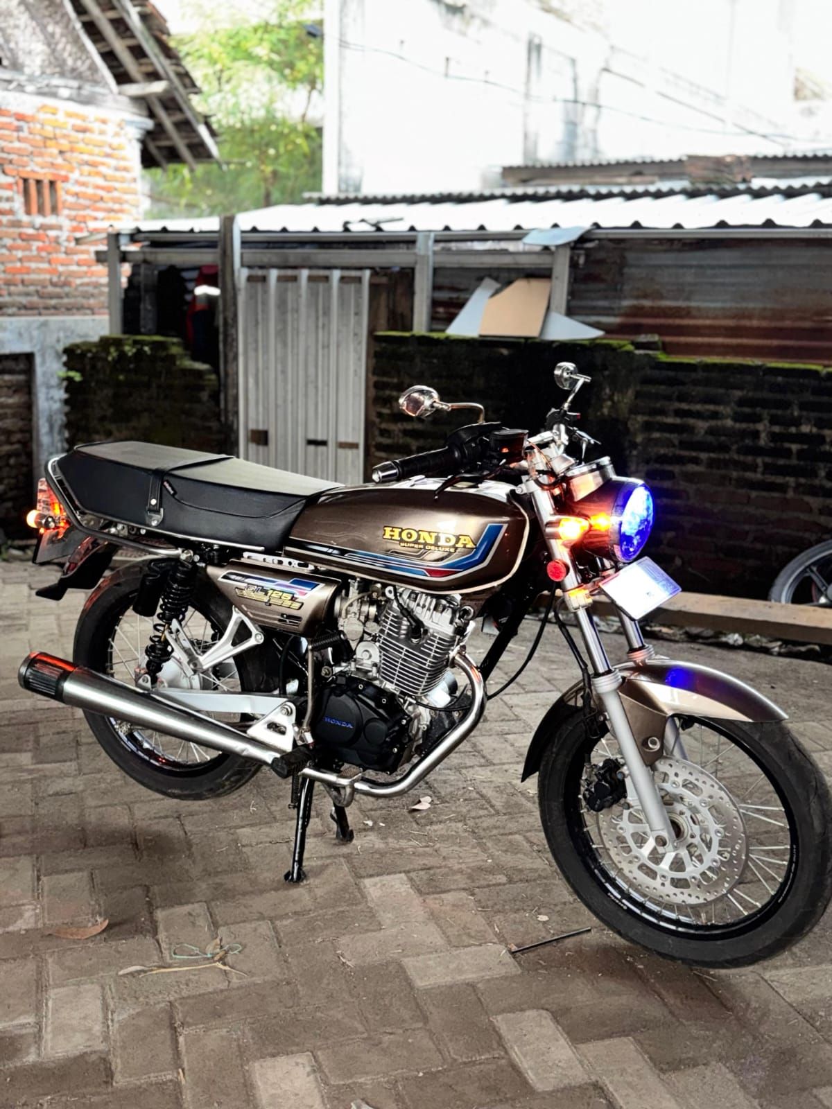 DIJUAL HONDA GL 100 1979 – KLASIK LEGENDARIS, MESIN TIGER, SIAP GAS!