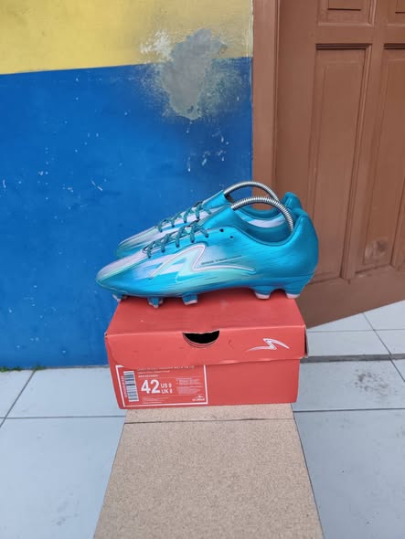READY SEPATU FUTSAL & BOLA ORIGINAL – LENGKAP BERBAGAI BRAND & SIZE! 🔥