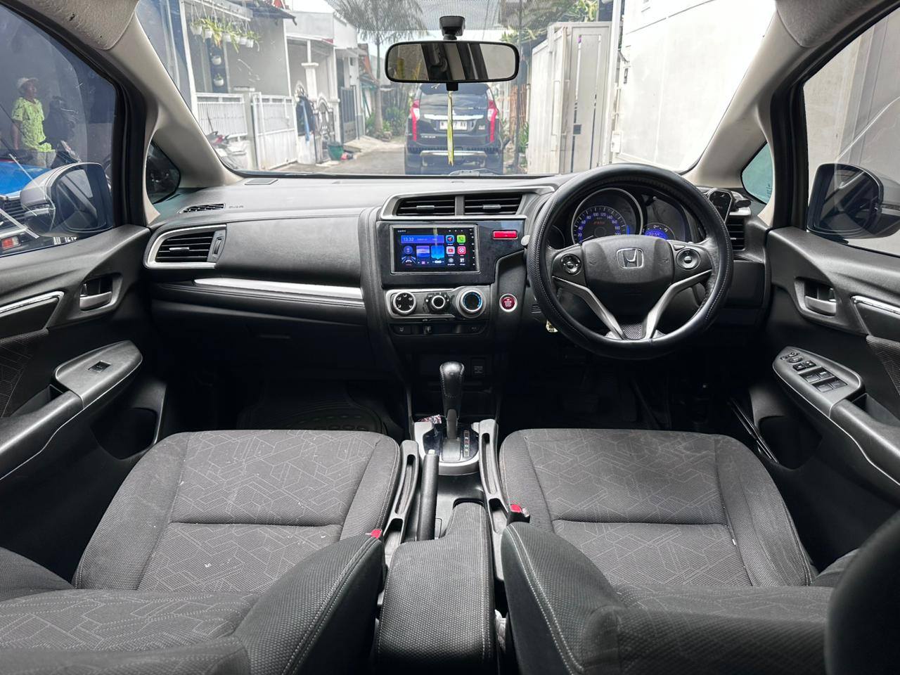 DIJUAL HONDA JAZZ RS GK5 2017 – MATIC RESPONSIVE, SIAP PAKAI! 🚗