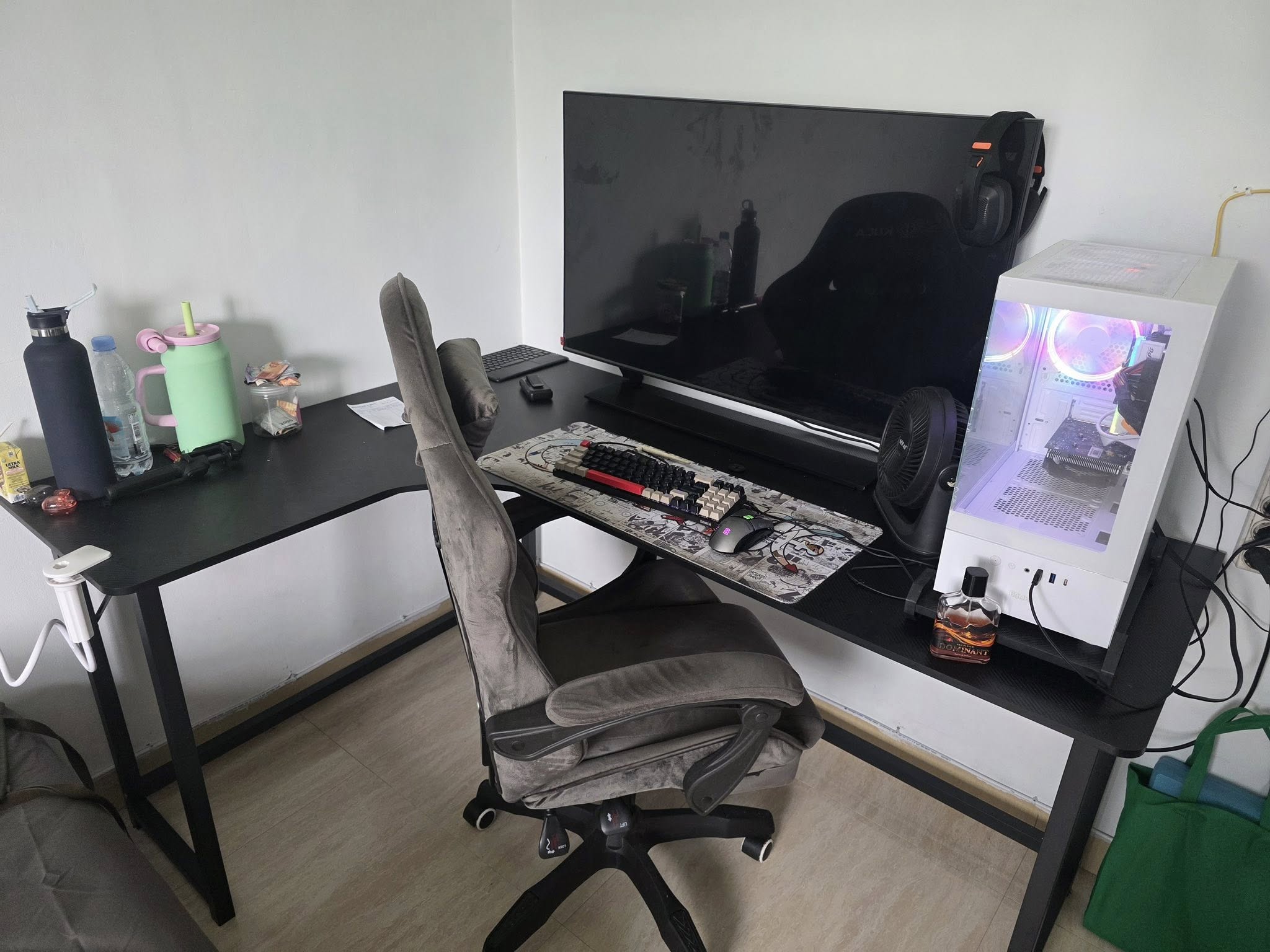 DIJUAL CEPAT! SET GAMING PREMIUM – MEJA CARBON + KURSI KUCA 🔥