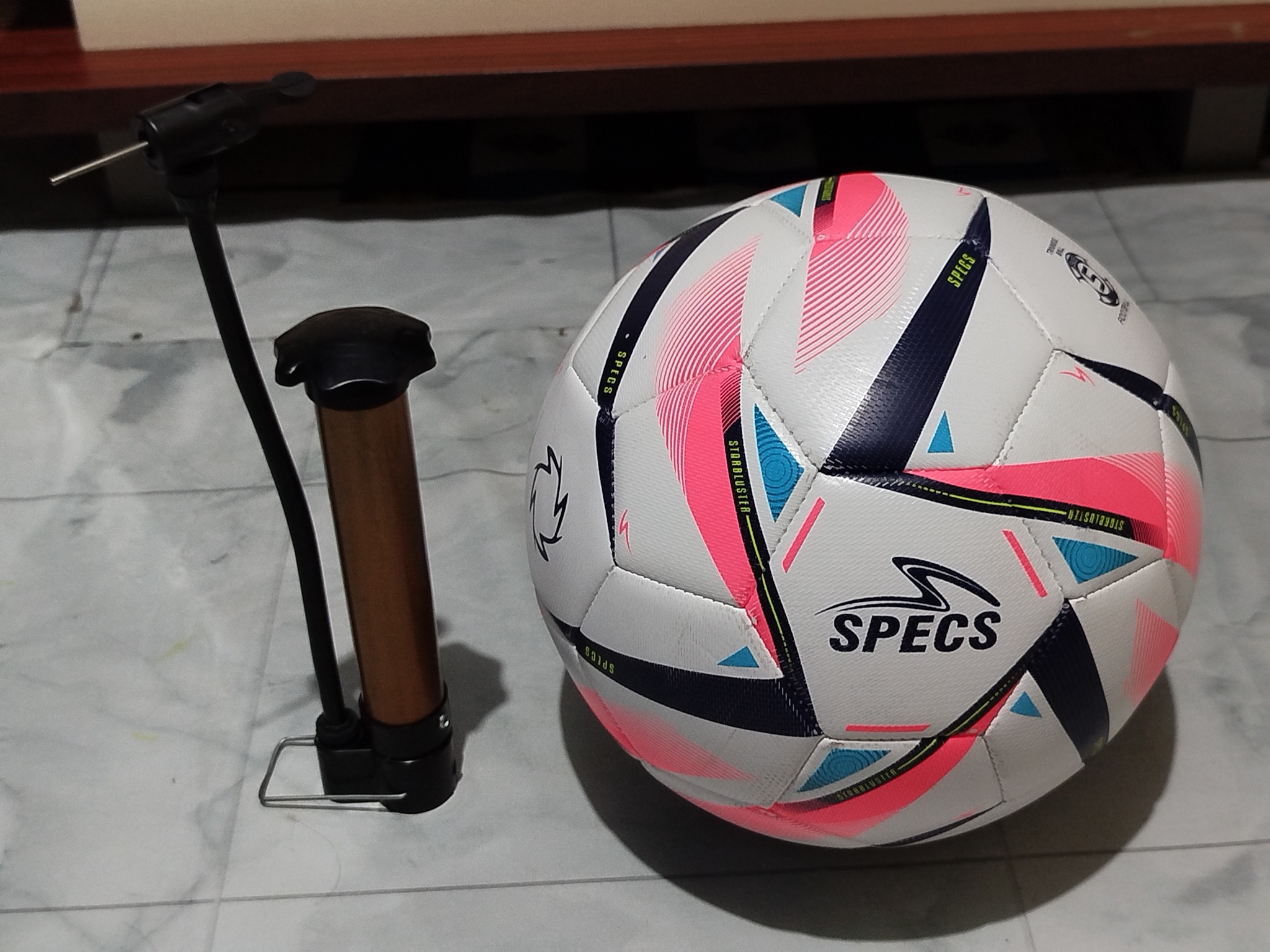 Dijual Bola Sepak Ukuran 5 – Siap Main, Bonus Pompa & Pentil