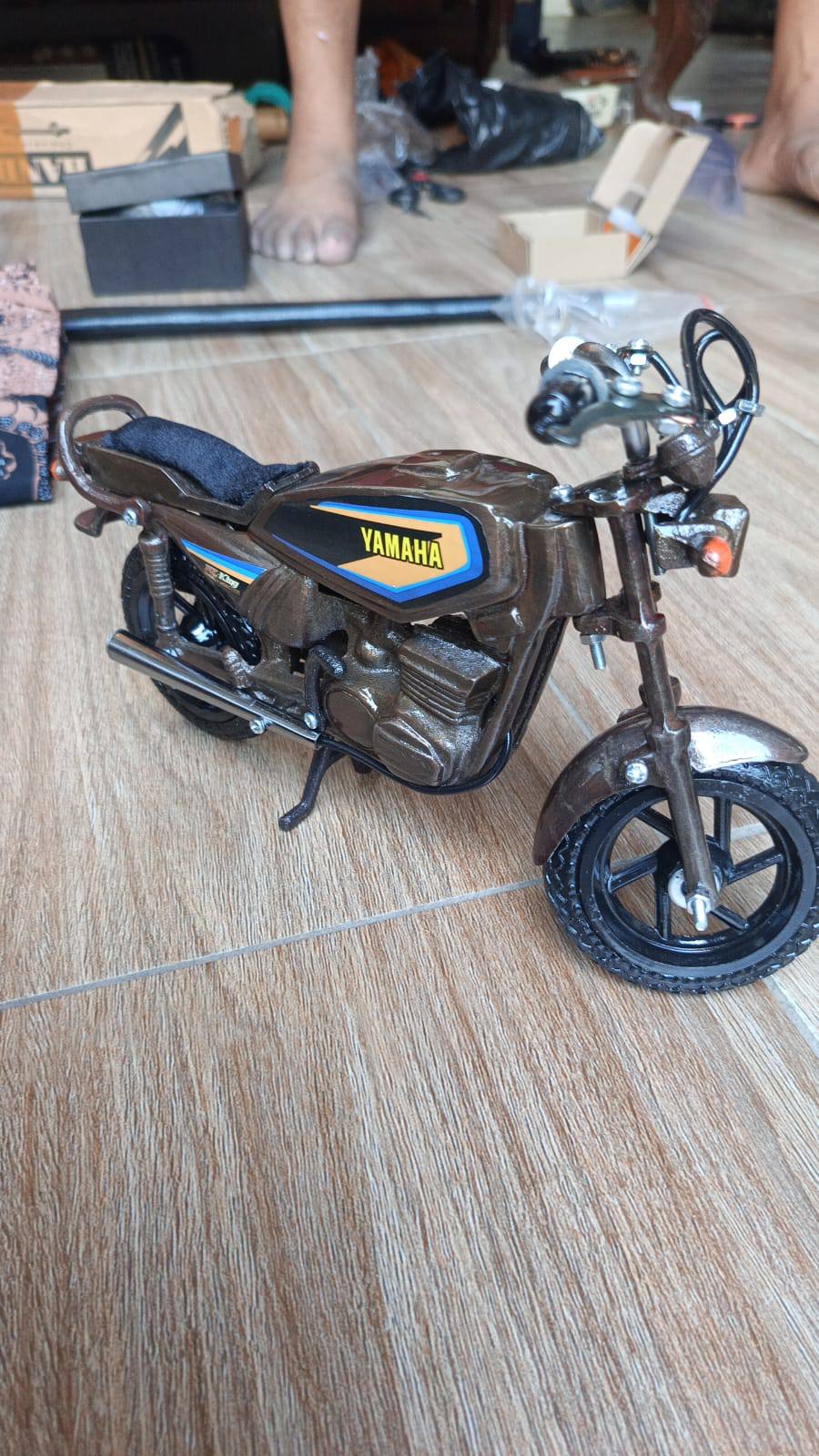 Miniatur RX King & Vespa Klasik – Detail Keren, Bahan Logam, Harga Bersahabat!