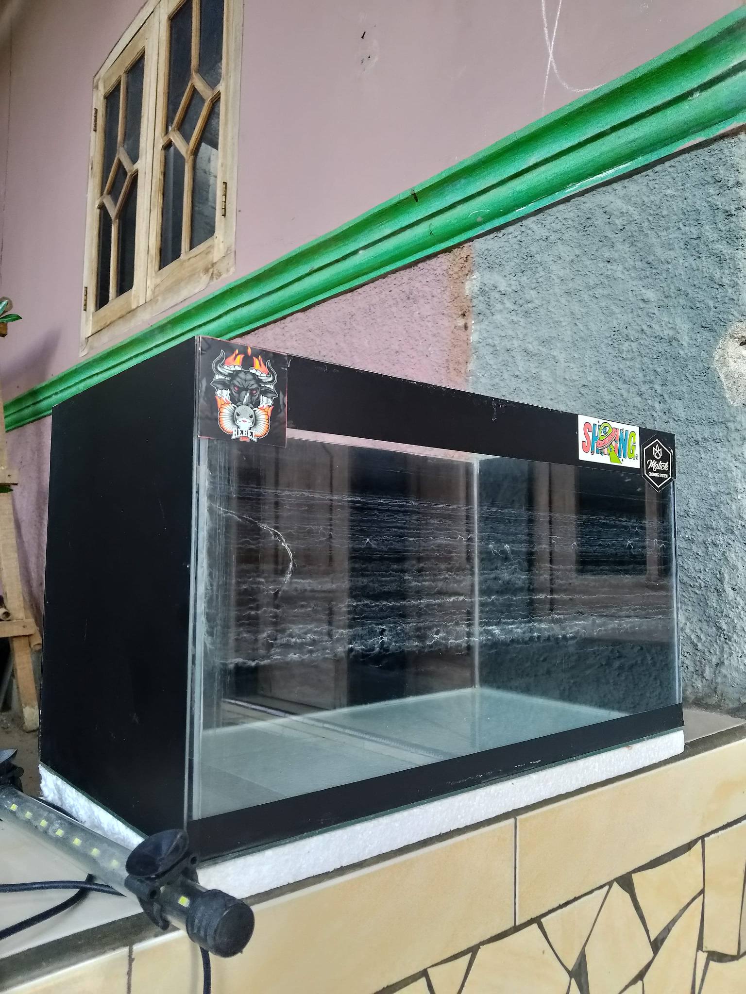 Aquarium Minimalis Siap Pakai Ukuran 45x25 + Lampu LED 30 cm – Kondisi Terawat