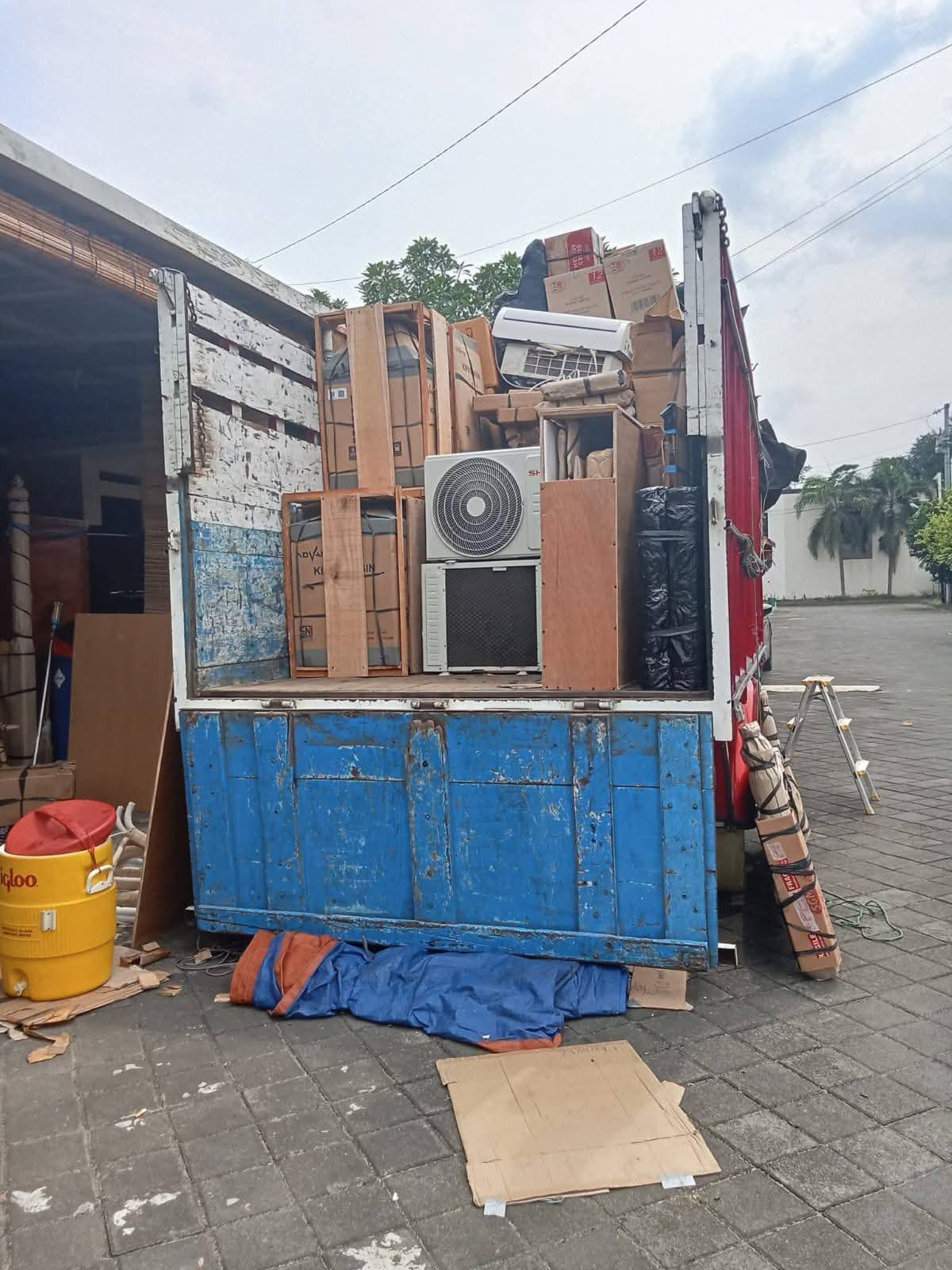 ESTI TRANSPORT – Jasa Angkut Truk Terpercaya Dalam & Luar Kota 🚛💪
