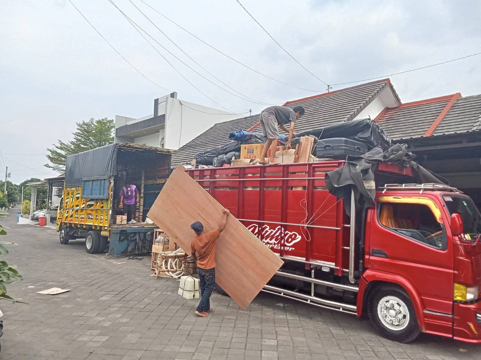 ESTI TRANSPORT – Jasa Angkut Truk Terpercaya Dalam & Luar Kota 🚛💪