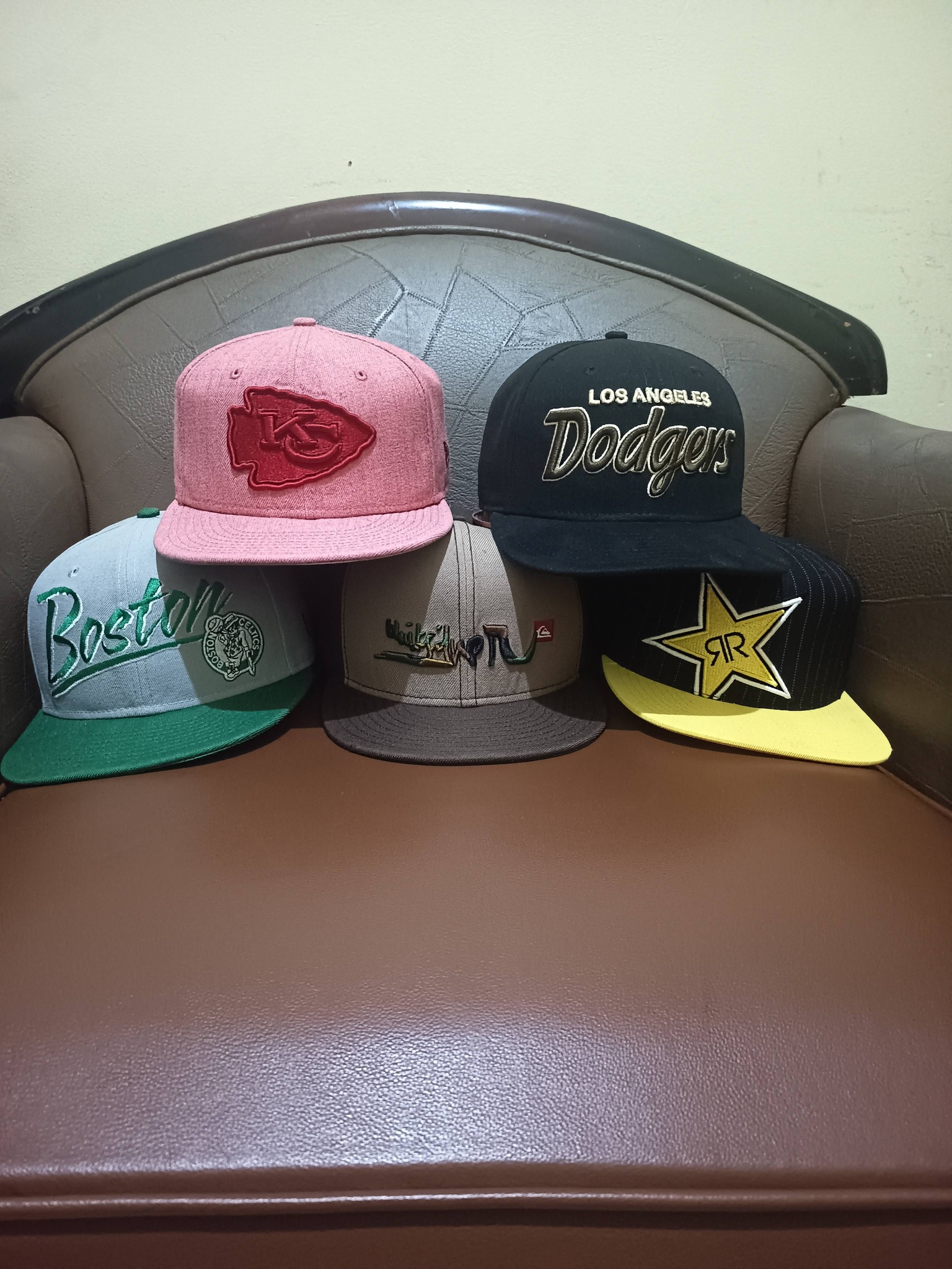 TOPI & PAKAIAN SECOND PILIHAN KEREN – BARANG MULUS, HARGA RAMAH 🔥