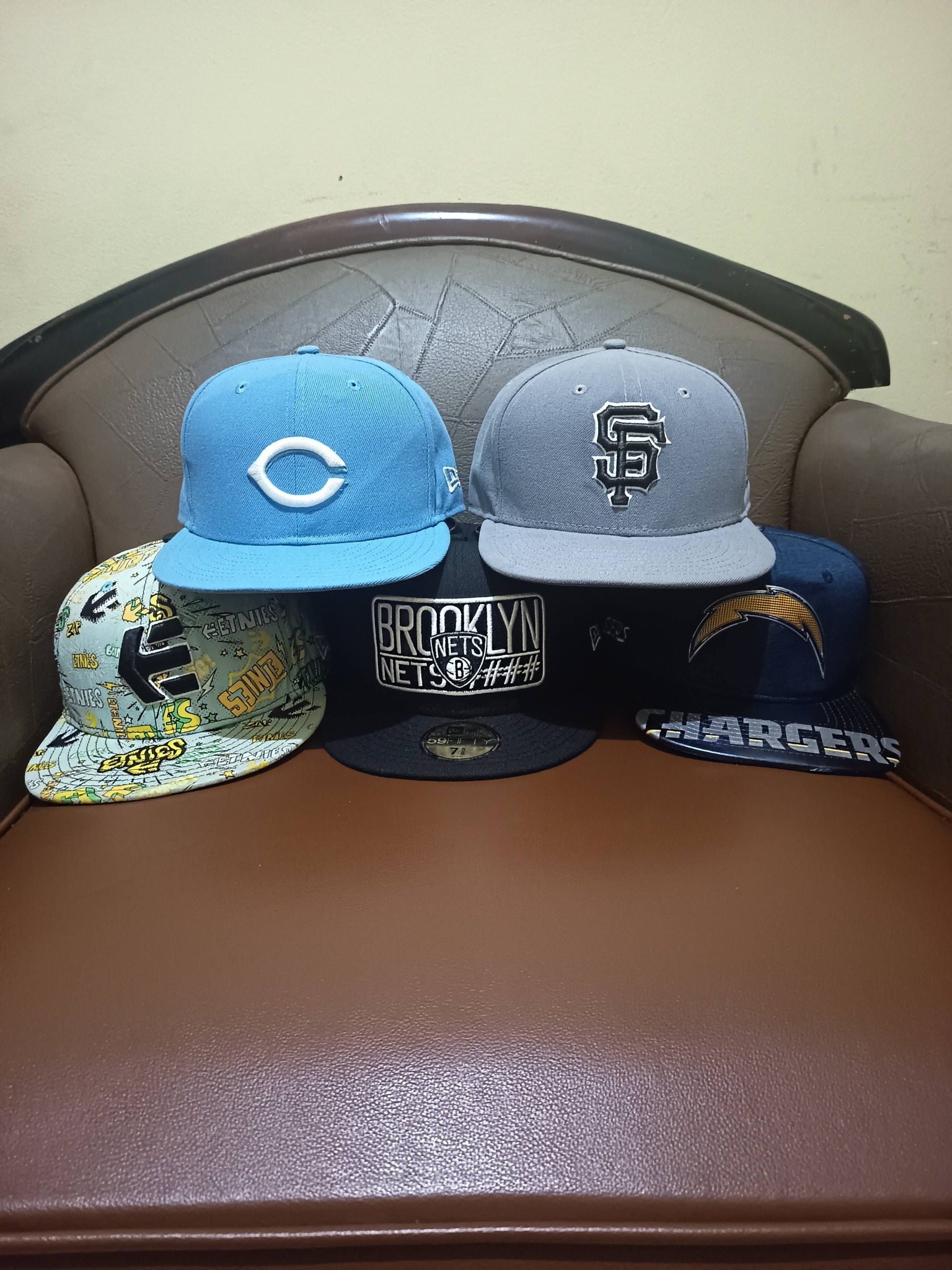 TOPI & PAKAIAN SECOND PILIHAN KEREN – BARANG MULUS, HARGA RAMAH 🔥