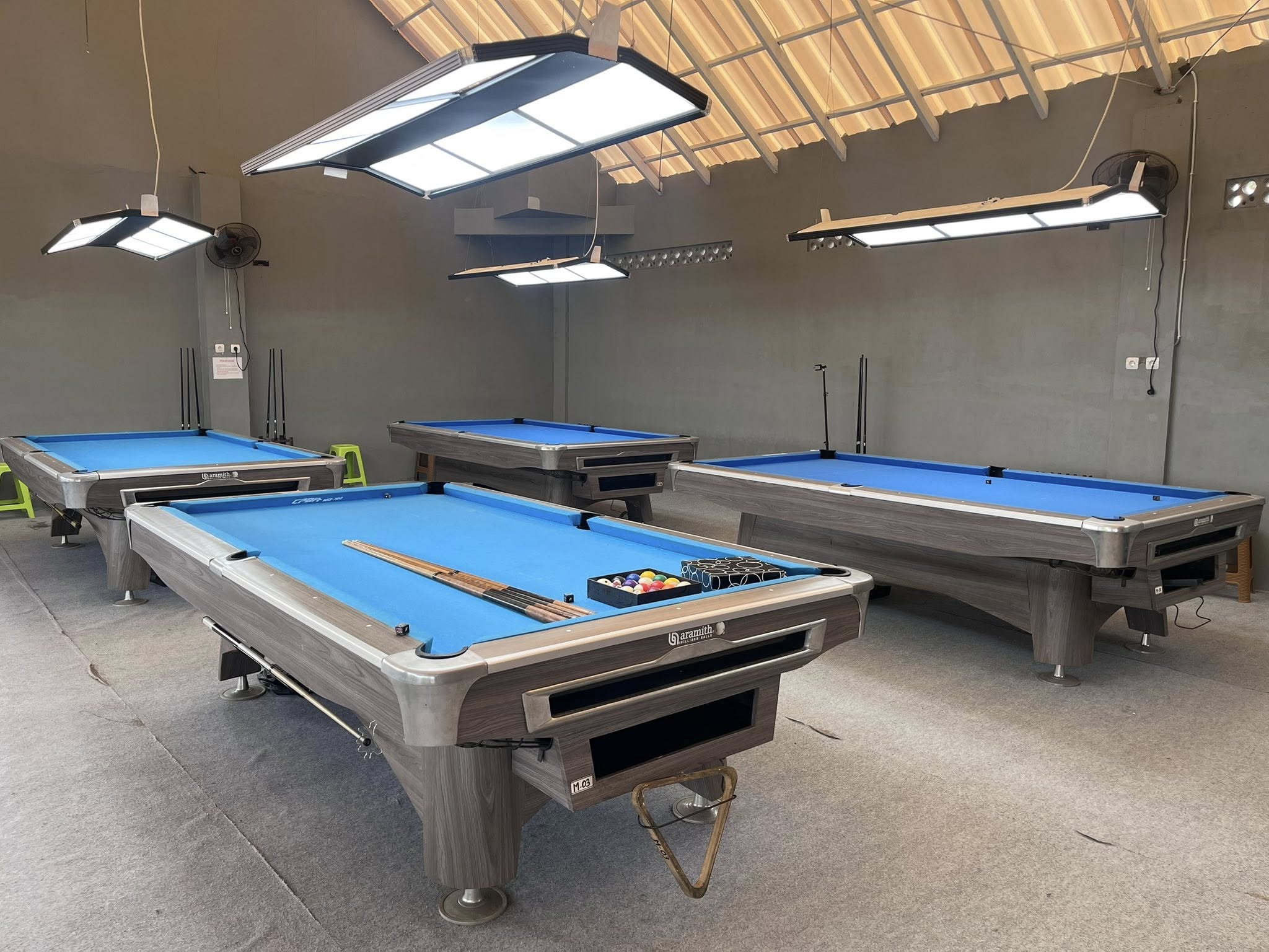 DIJUAL CEPAT! Meja Biliar Lokal 9FT Second Berkualitas – Ready 5 Unit