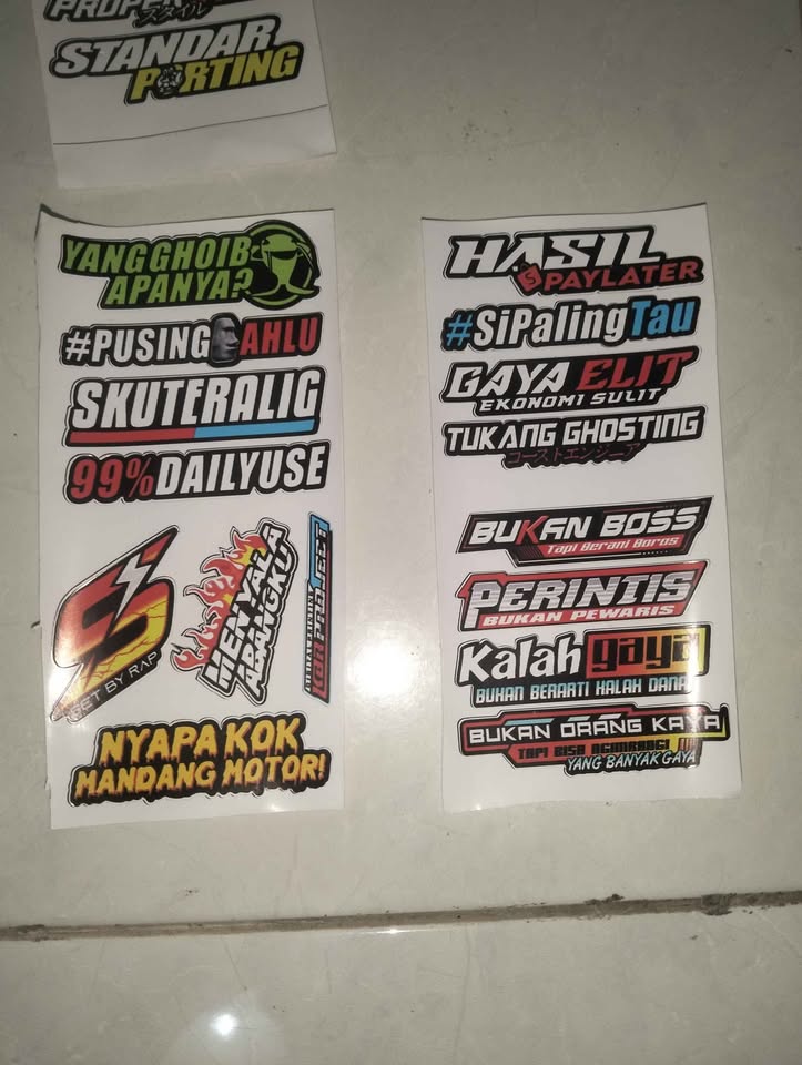 Stiker Motor & Kulkas Kekinian – Tinggal Tempel Tanpa Gunting!