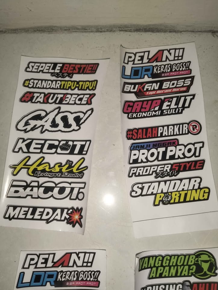 Stiker Motor & Kulkas Kekinian – Tinggal Tempel Tanpa Gunting!