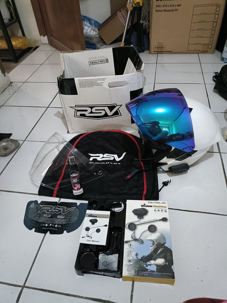 DIJUAL RSV SV300 PUTIH GLOSSY – PAKET GANTENG FULSET, SIAP PAKE! 🔥