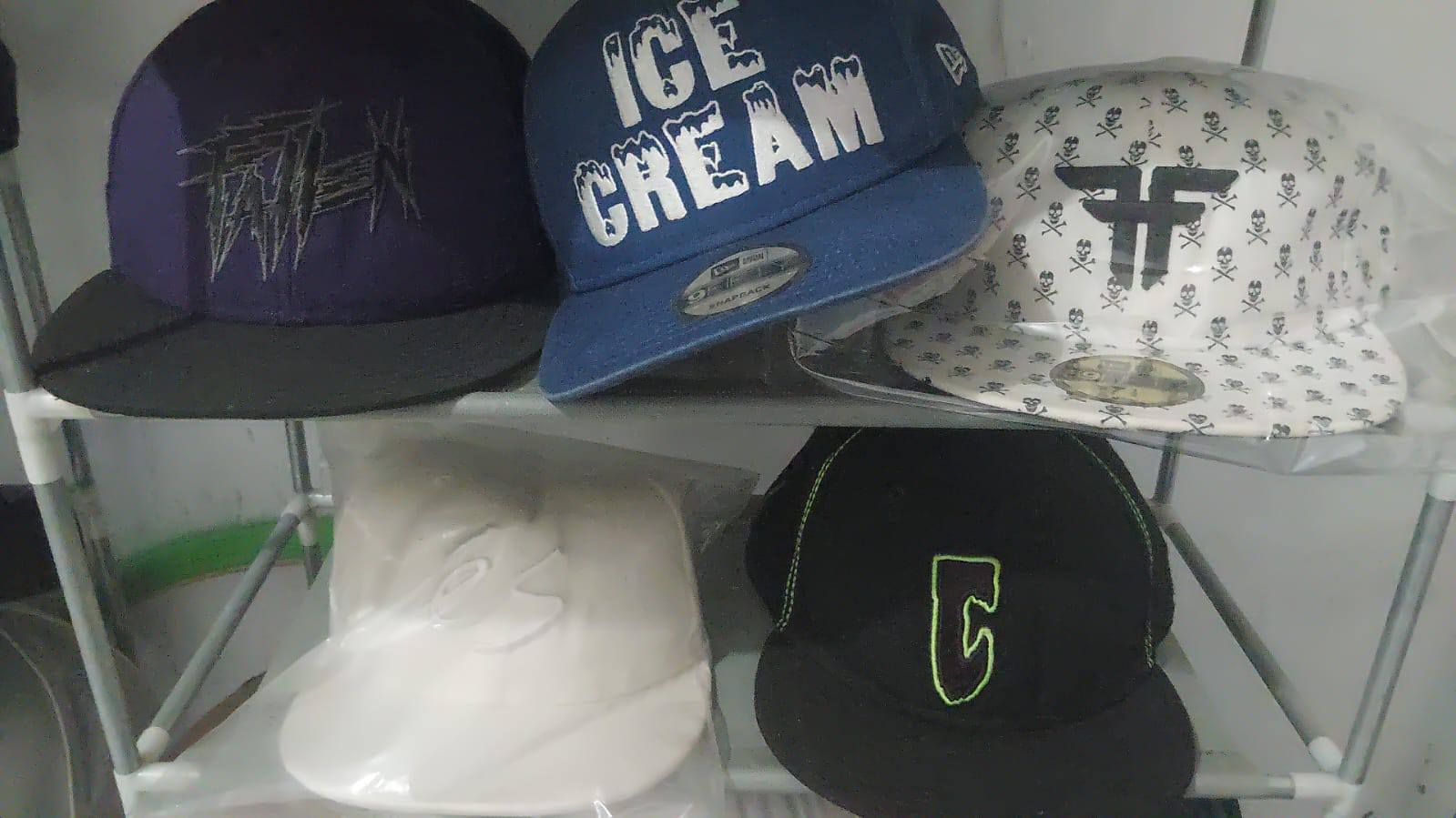 Dijual New Era x Brand Skateboard Original – Rare Item, Kondisi Mantap