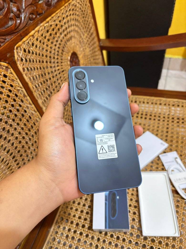 JUAL / TT SAMSUNG A57 5G TERBARU RAM 12+12 / 256GB – LIKE NEW OPEN BOX
