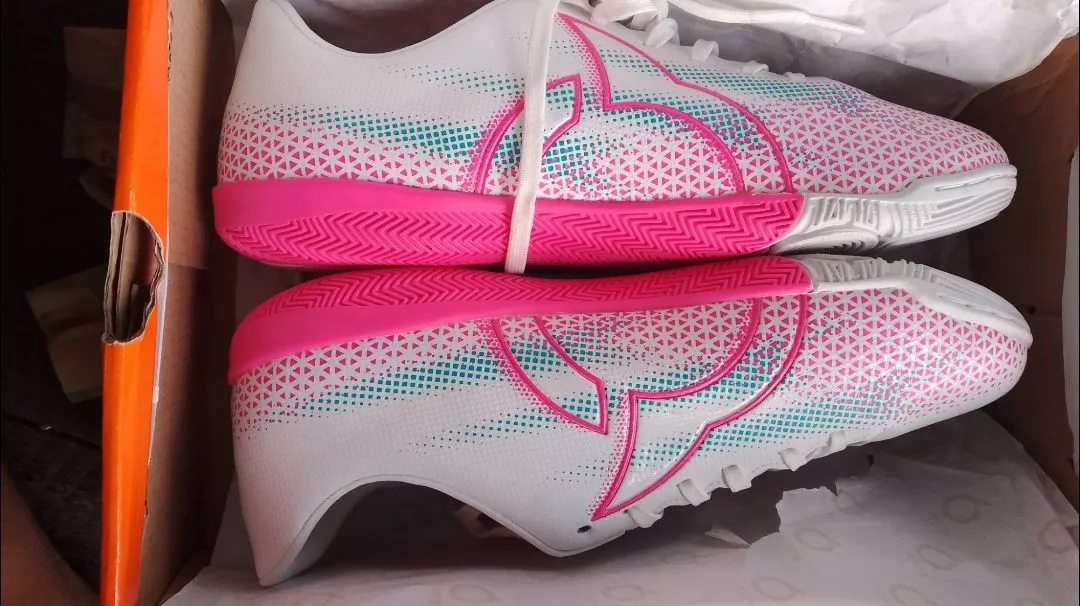 JUALRUGI Sepatu Futsal Ortuseight Sirius IN White/Pink – Like New!
