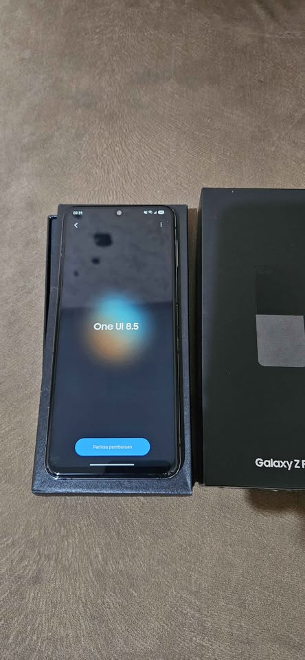 JUAL CEPAT Samsung Z Flip 5 8/256GB SEIN – Mesin Sehat, Cocok Gaming ML! 🔥