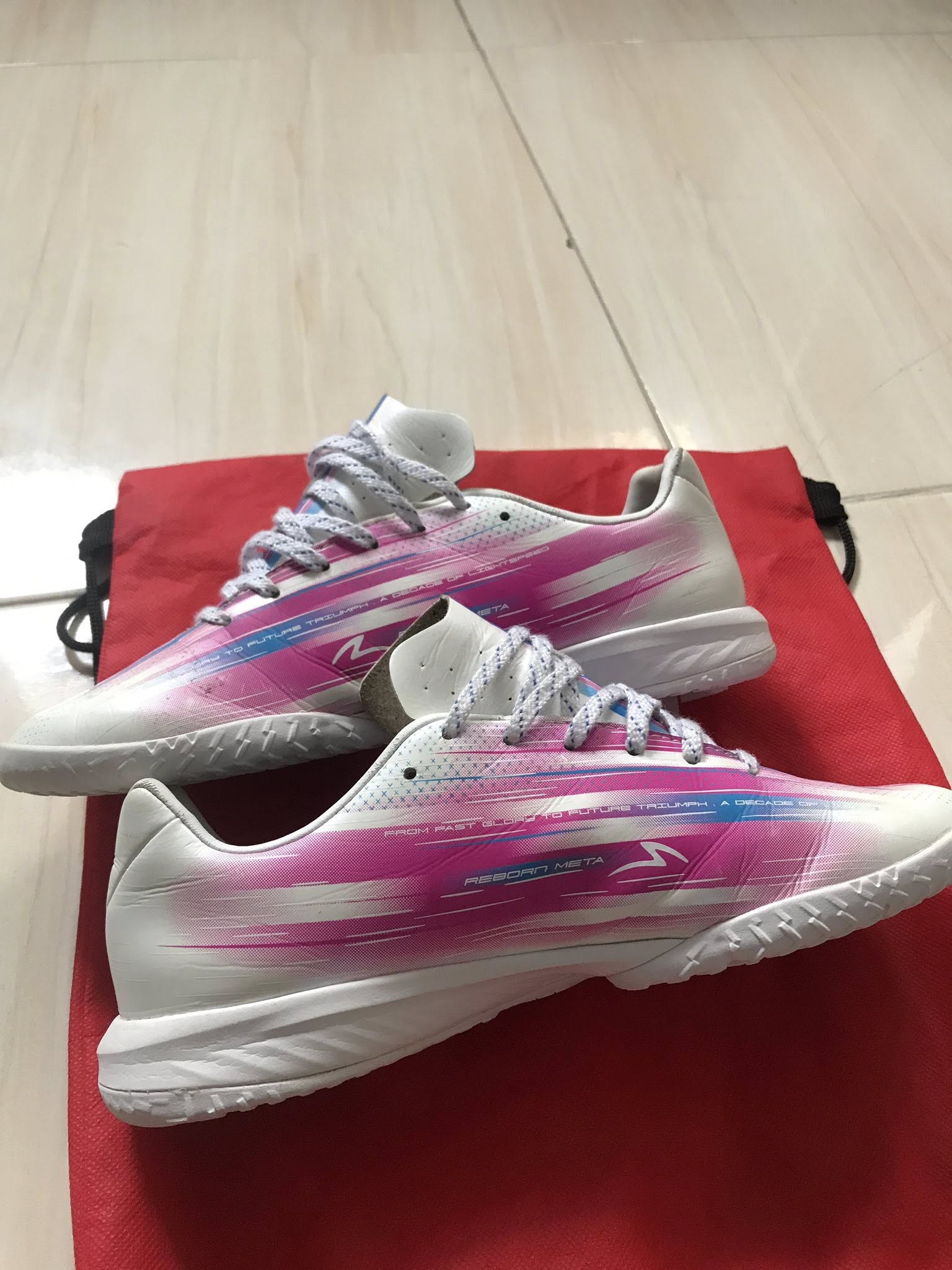 JUAL / TT SEPATU FUTSAL KONDISI 98% – MULUS, FULL SET, SIAP GAS! 🔥