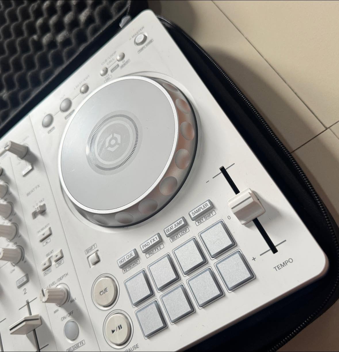 WTS Pioneer DJ DDJ-FLX4-W White Edition 🤍 | Mulus & Siap Gas