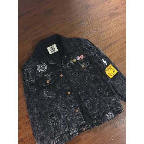 JAKET DENIM HITAM PREMIUM – SEKALI PAKAI, AURA LANGSUNG NAIK!
