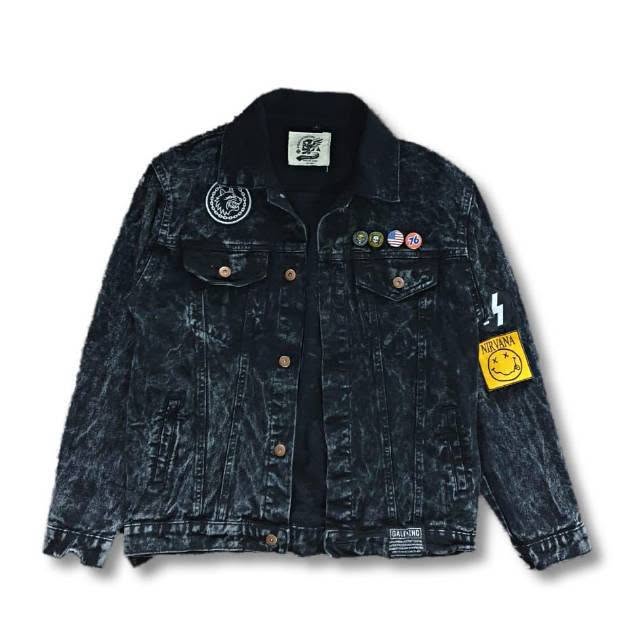 JAKET DENIM HITAM PREMIUM – SEKALI PAKAI, AURA LANGSUNG NAIK!