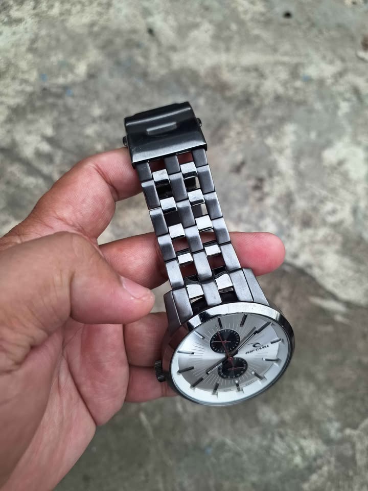⏱️ Ripcurl Detroit Original – Kondisi Mulus Siap Pakai ⏱️