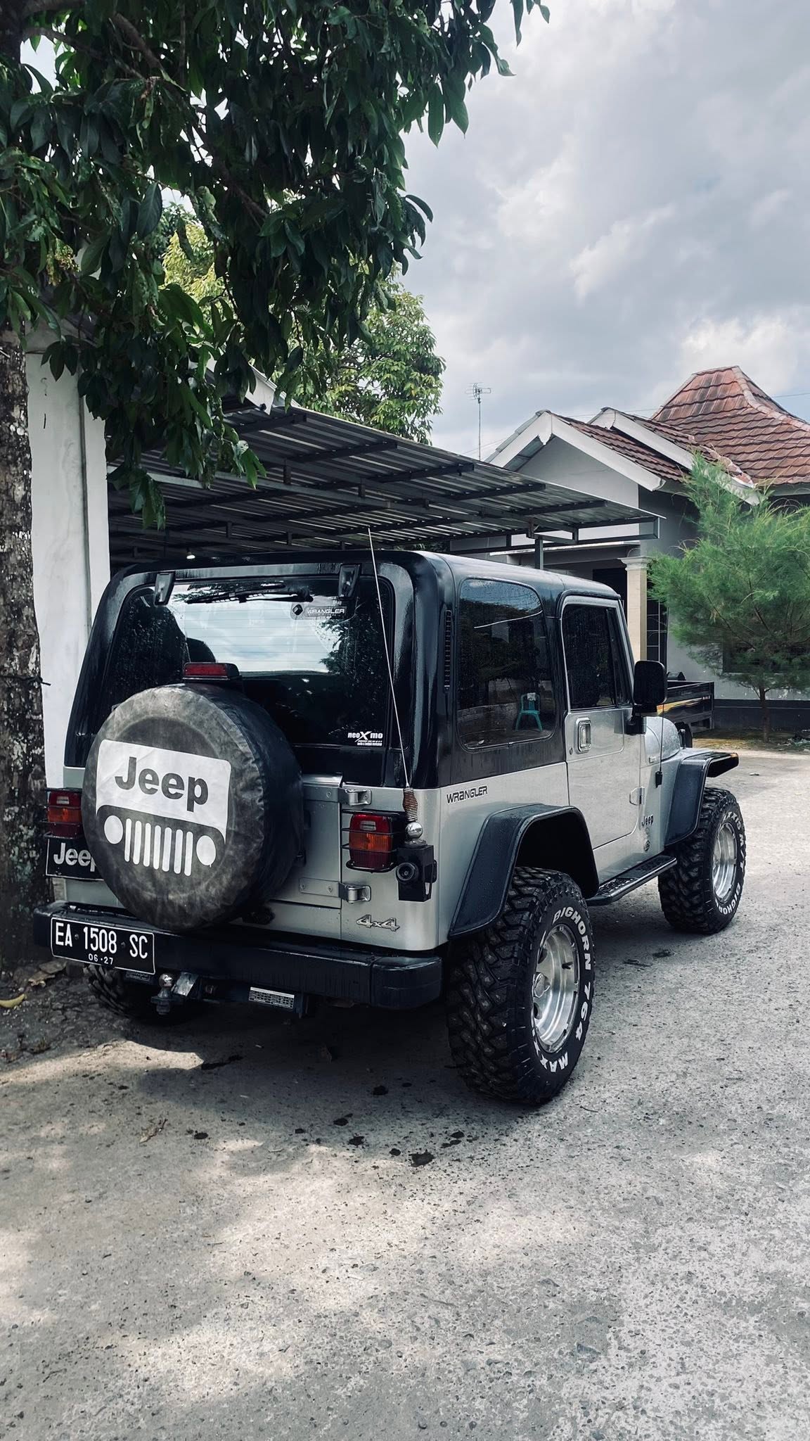 JUAL CEPAT JEEP WRANGLER 1996 4x4 MODIFIKASI – SIAP OFFROAD & HARIAN 🔥