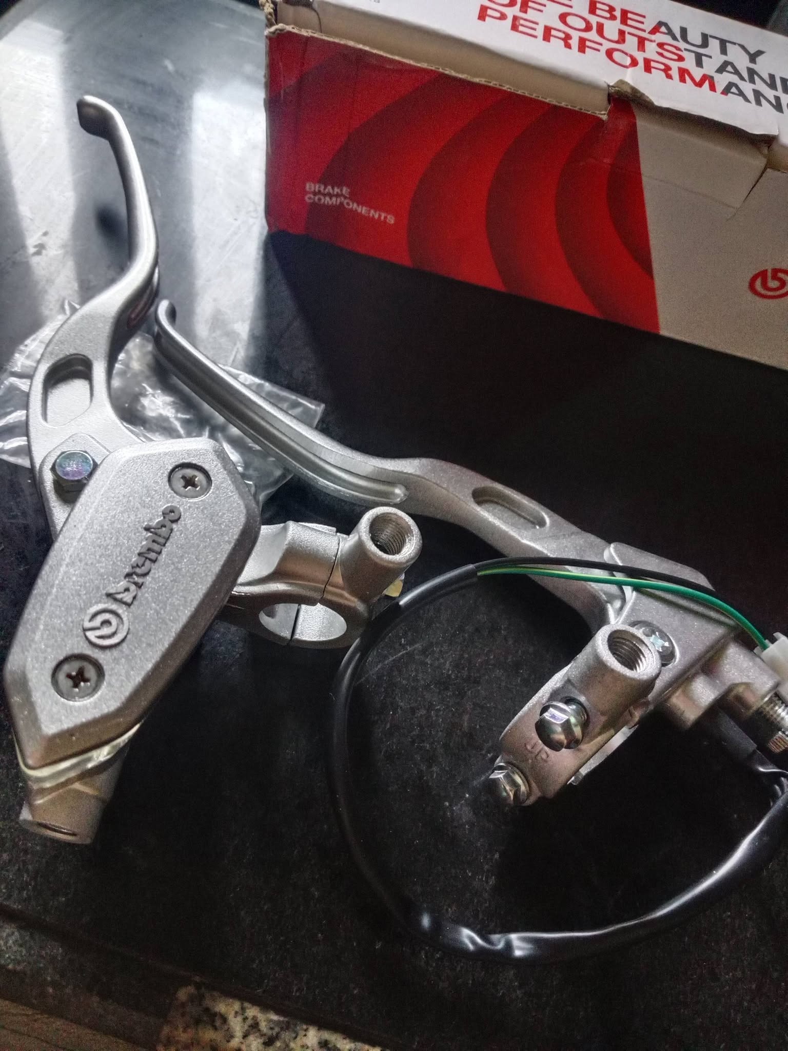 Jual Master Rem Brembo Silver Tabung Oval – Kondisi Masih Baru, Siap Pakai!