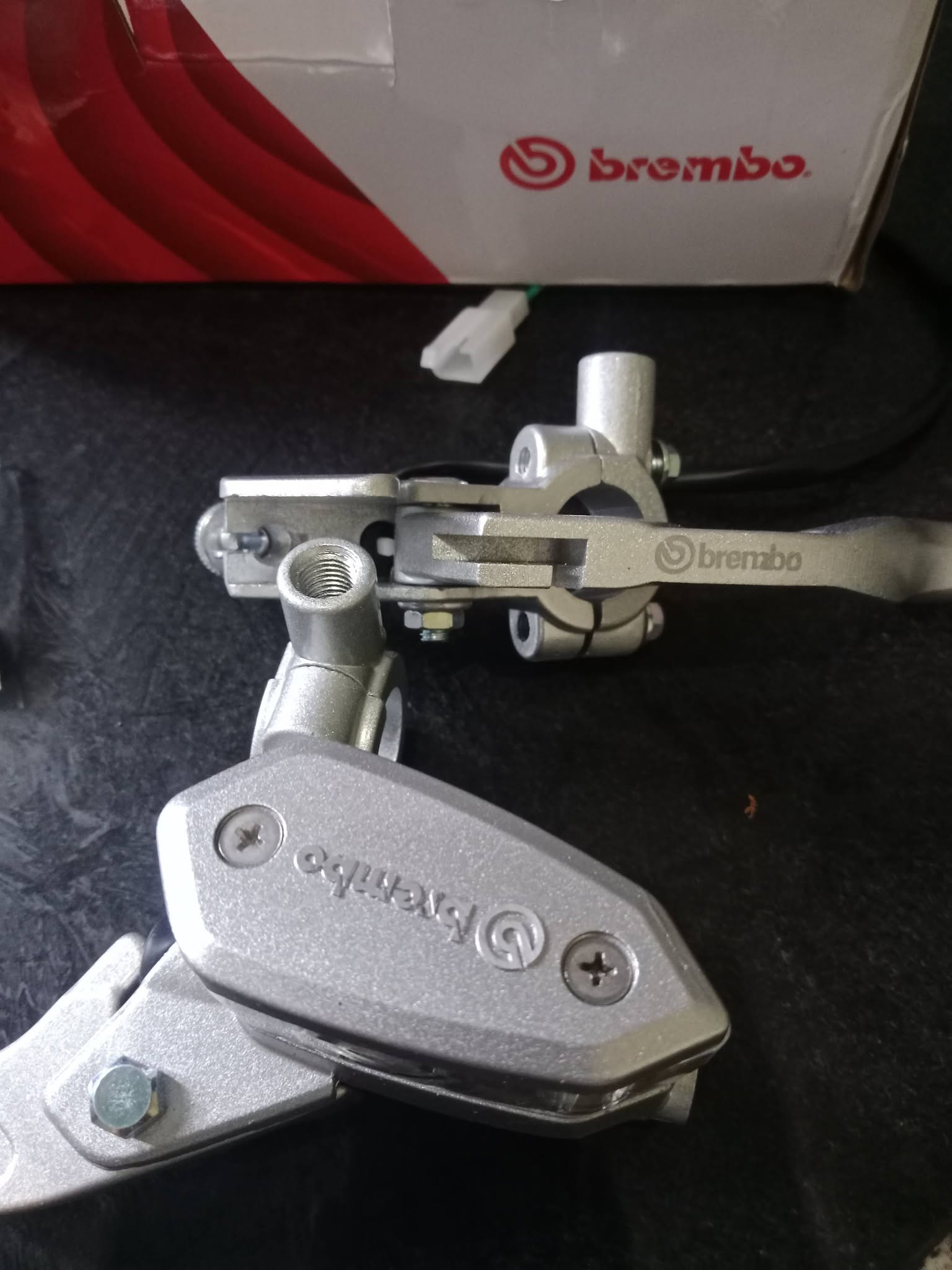 Jual Master Rem Brembo Silver Tabung Oval – Kondisi Masih Baru, Siap Pakai!