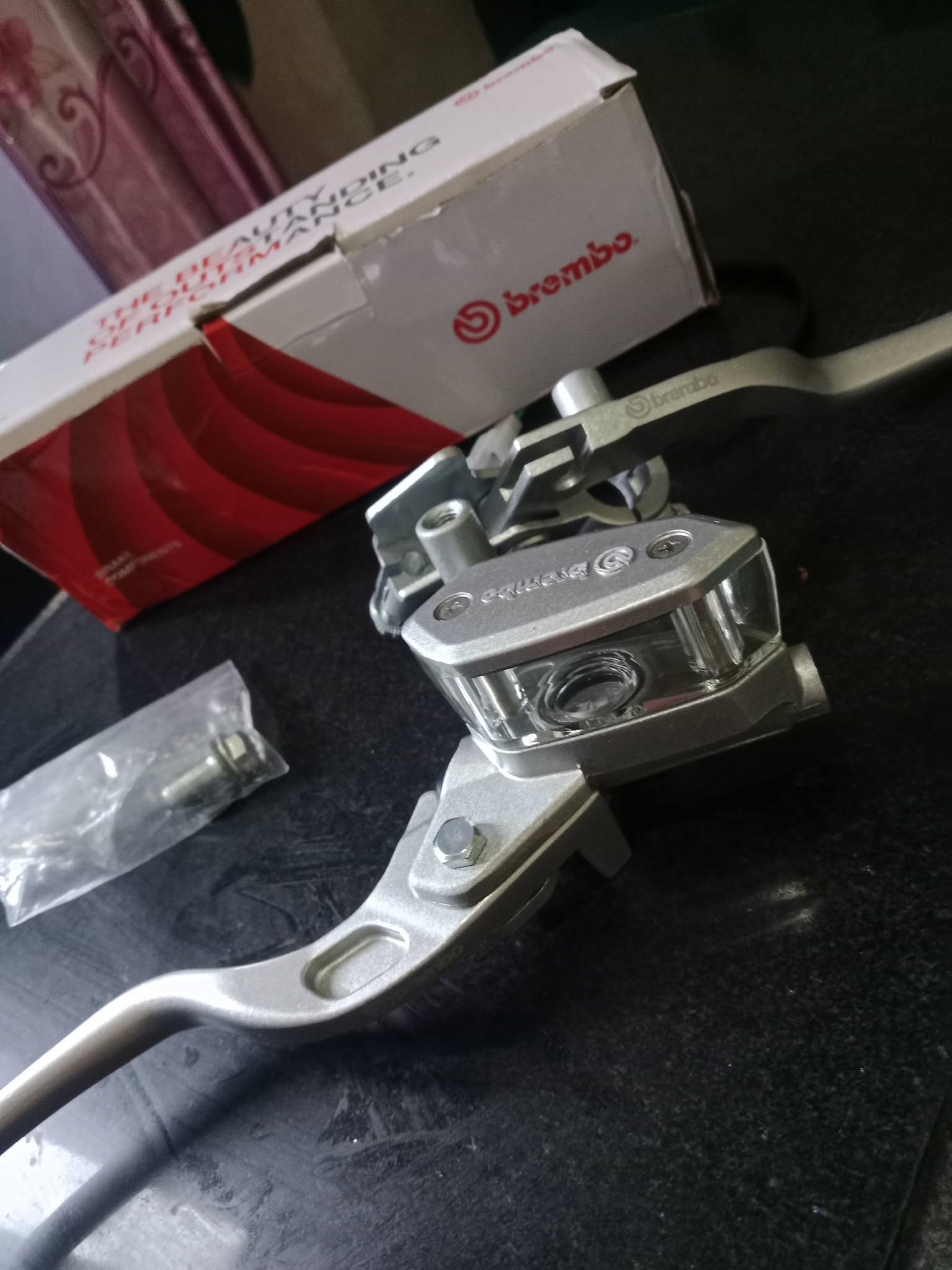Jual Master Rem Brembo Silver Tabung Oval – Kondisi Masih Baru, Siap Pakai!