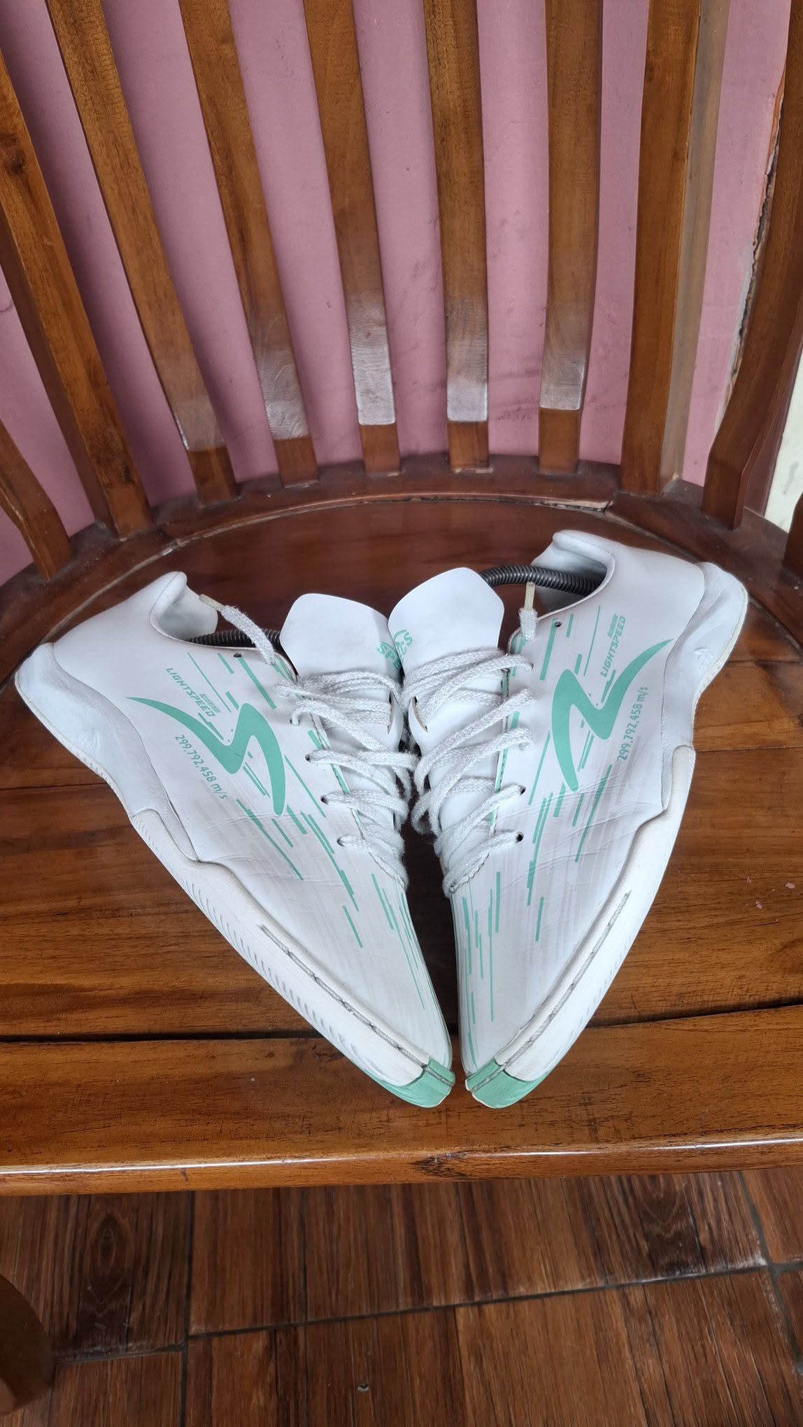 SPECS Lightspeed Reborn Green Bug Size 41 – Kondisi Mulus, Jarang Dipakai🔥