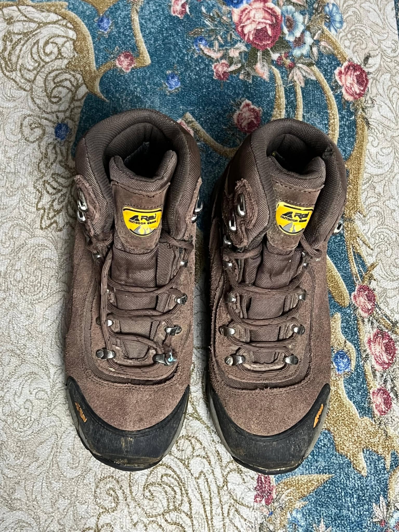 WTS Sepatu Gunung AREI Original Size 42 – Kondisi Terawat, Siap Pakai! 🥾