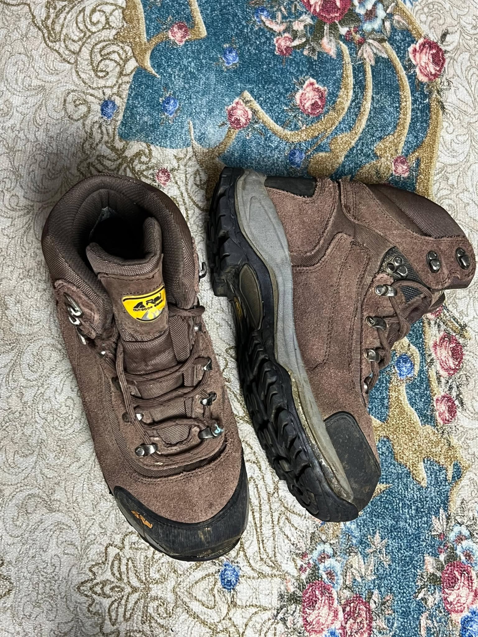 WTS Sepatu Gunung AREI Original Size 42 – Kondisi Terawat, Siap Pakai! 🥾