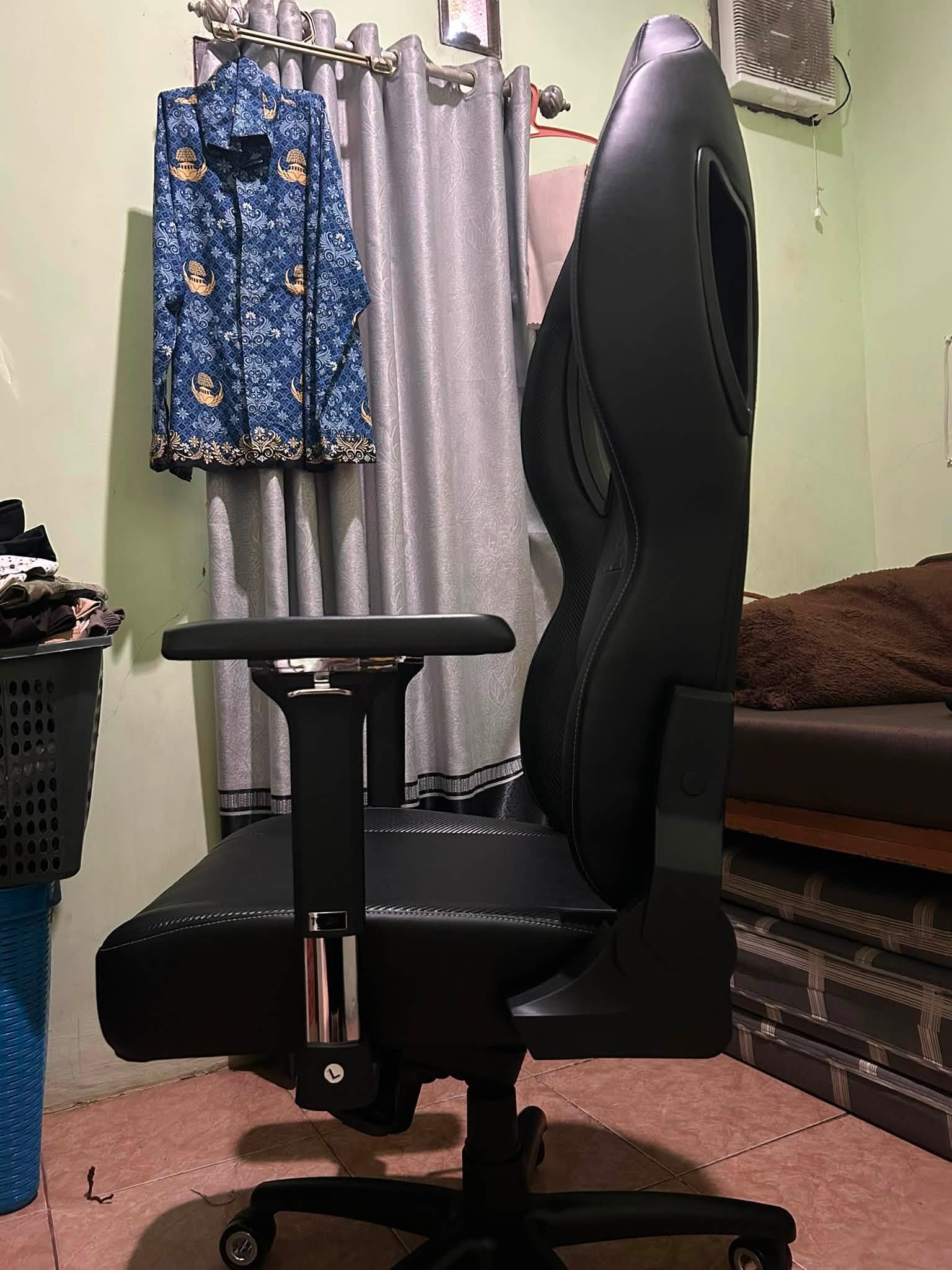 DIJUAL CEPAT! Kursi Gaming TODAK Hitam Like New – Baru Pakai 1 Minggu 🔥