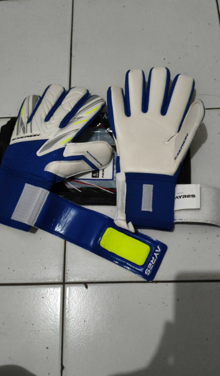 Jual Glove Kiper AYRES EXERION Original – Kondisi Baru, Size 9