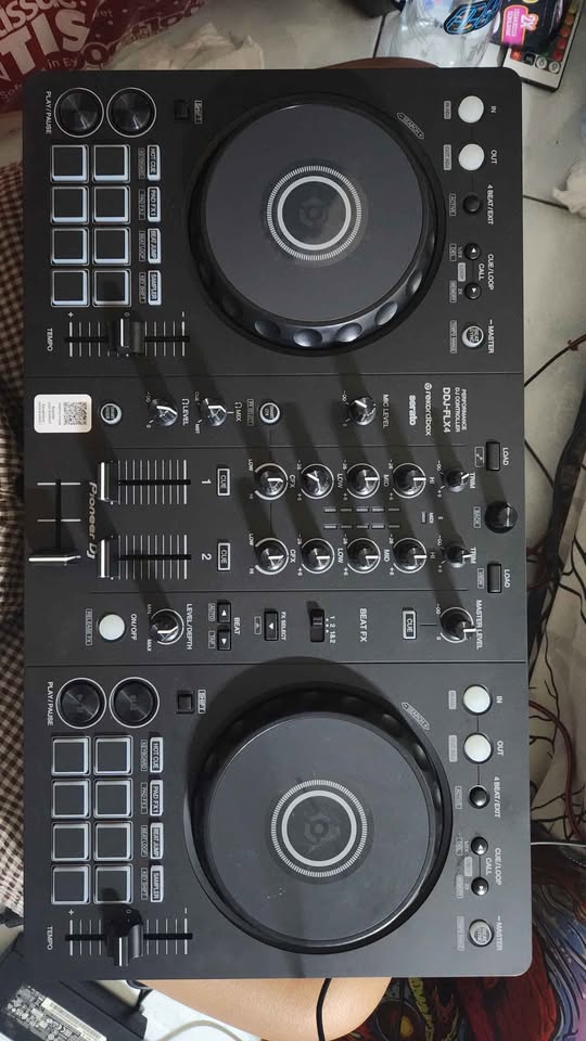 DIJUAL CEPAT! Controller DJ Mulus, Garansi Panjang, Fullset – Siap Pakai! 🎧