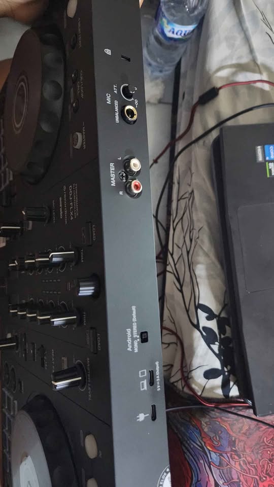 DIJUAL CEPAT! Controller DJ Mulus, Garansi Panjang, Fullset – Siap Pakai! 🎧