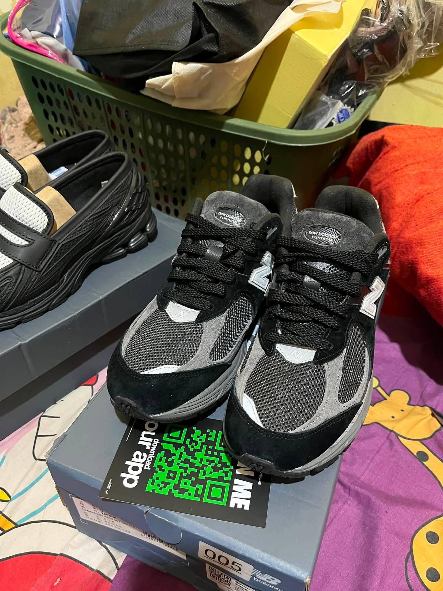 New Balance 2002R Black Grey BNIB Size 41.5 (26 CM) – Siap Pakai