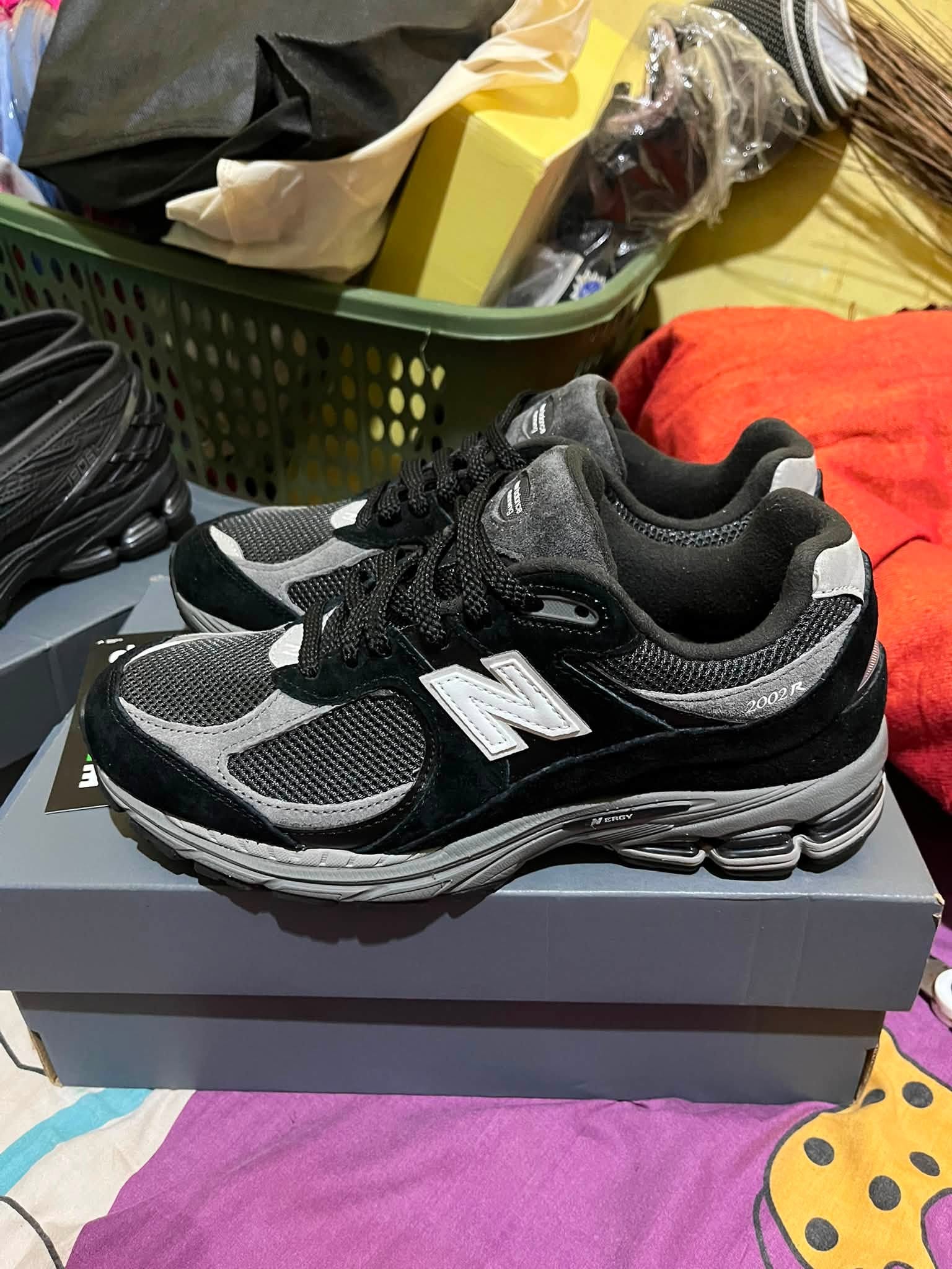 New Balance 2002R Black Grey BNIB Size 41.5 (26 CM) – Siap Pakai