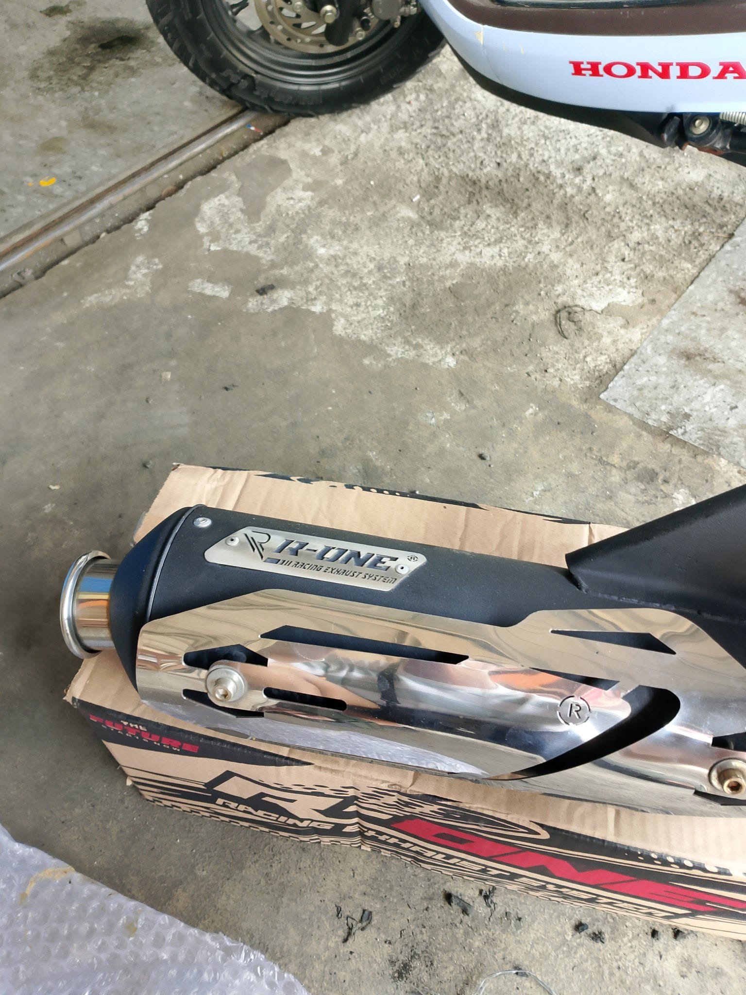 Dijual Gaduh R One V2 EK – Suara Padat, Ngebas Adem, Bekas Pakai Scoopy!