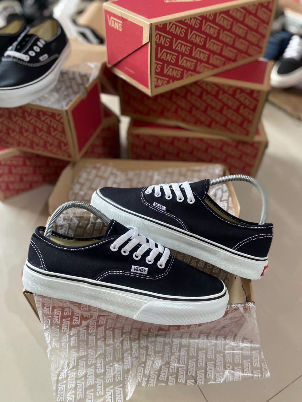 READY STOCK Vans Shoes Original Style – Keren, Unisex, Fashionable!