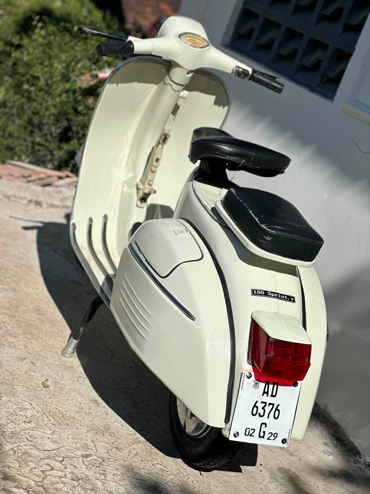 Vespa Sprint 1975 Original – Pajak On, Mesin Halus, Siap Touring, Harga Nego!