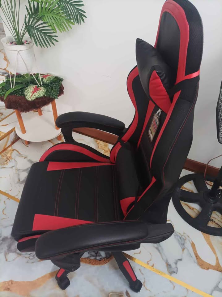 Jual 1 Set Kursi Gaming + Meja Gaming | Kondisi Bagus & Nyaman! 🎮